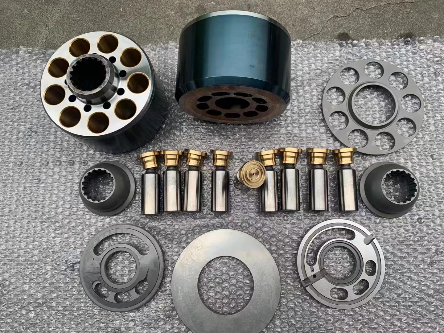 31N8-12020 Part Number High Guarantee Hyundai R320-7 Excavator Slewing Motor Engine