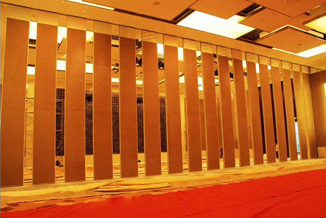 130mm Thickness Soundproof Paritition Wall Red Fabric Cushion Surface