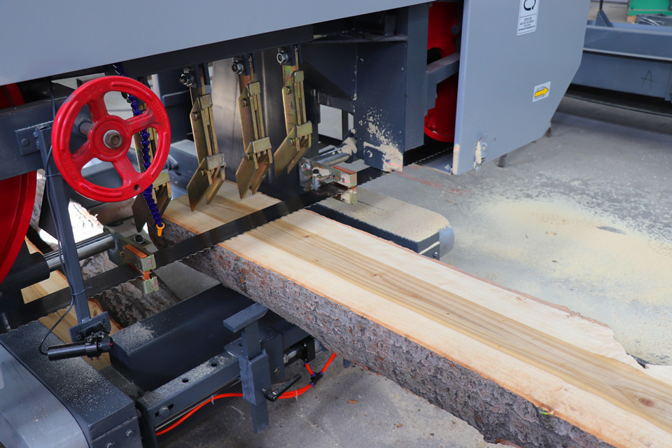 Log Wood Processing Sawmill Machine Wood Portable Sawmill, Automatic Horizontal Bandsaw with inverter feeding