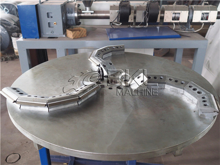 PE Film LDPE Plastic Granulating Line Bag Recycling Machine 400kg H