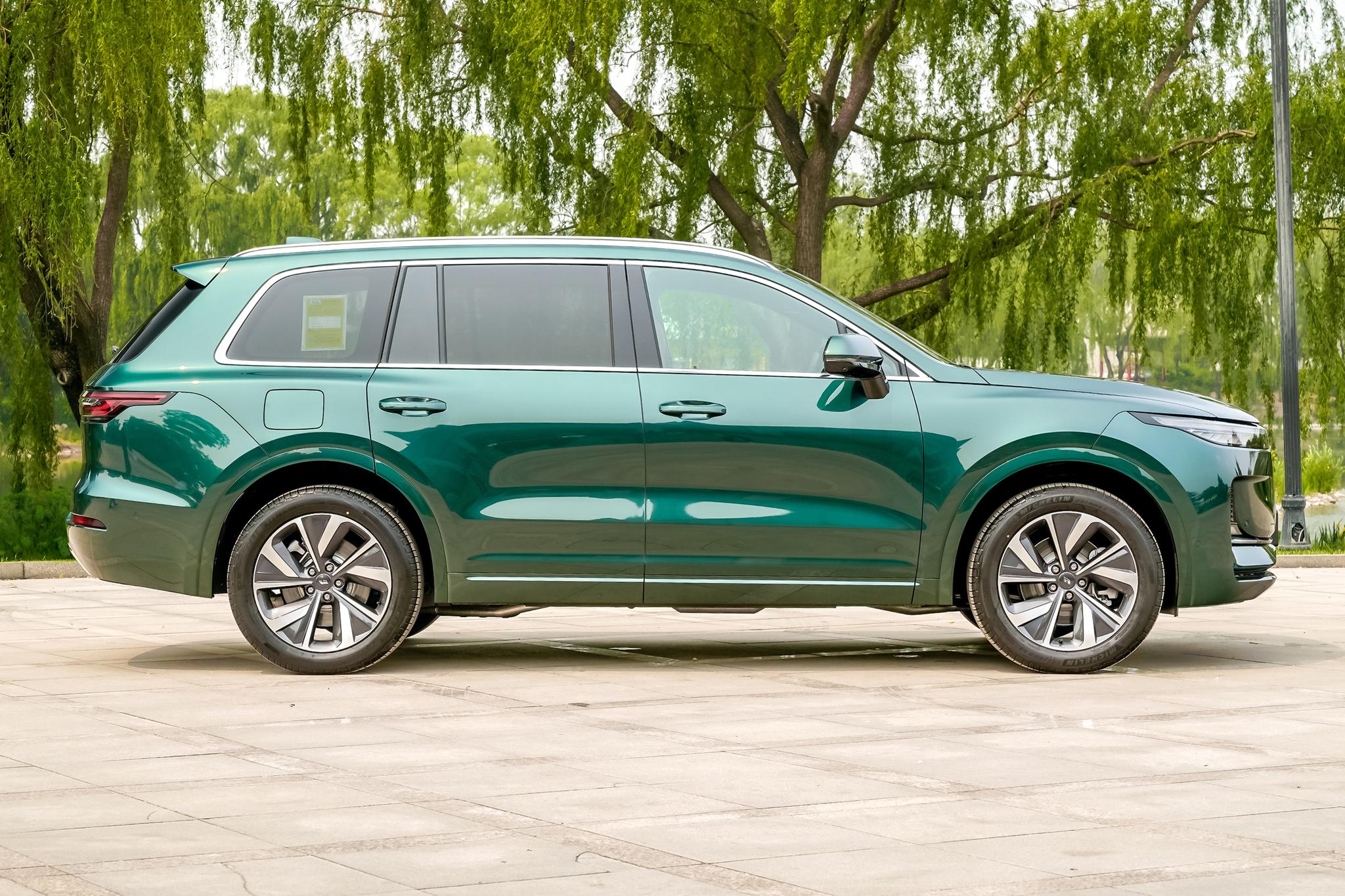 WHEELBASE 2935 2023 Lixiang ONE SUV EV Range Extended Energy Vehicles Electric Cars 4 Wheel 6 Seats Top Selling