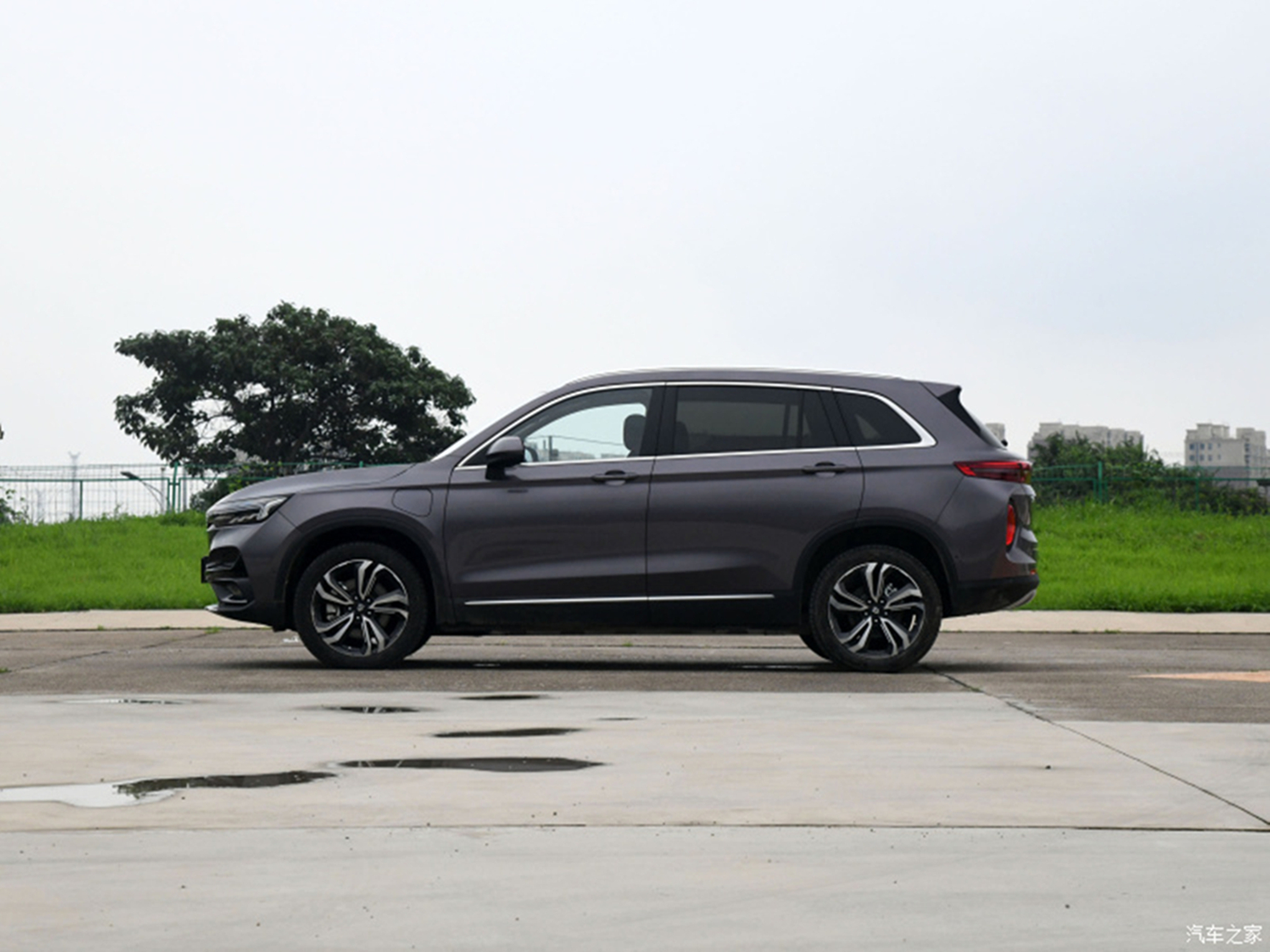 Hot-selling new energy vehicle Chuangwei EV6 has a battery life of 620 kilometers and a large body capacity Happy edition