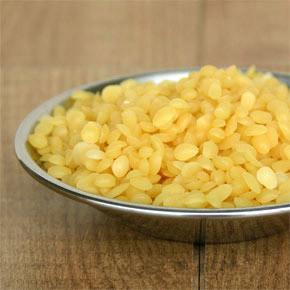 Quality GMP Antibacterial Lip Balm Cosmetic Grade Beeswax For DIY Skin Care Products wholesale