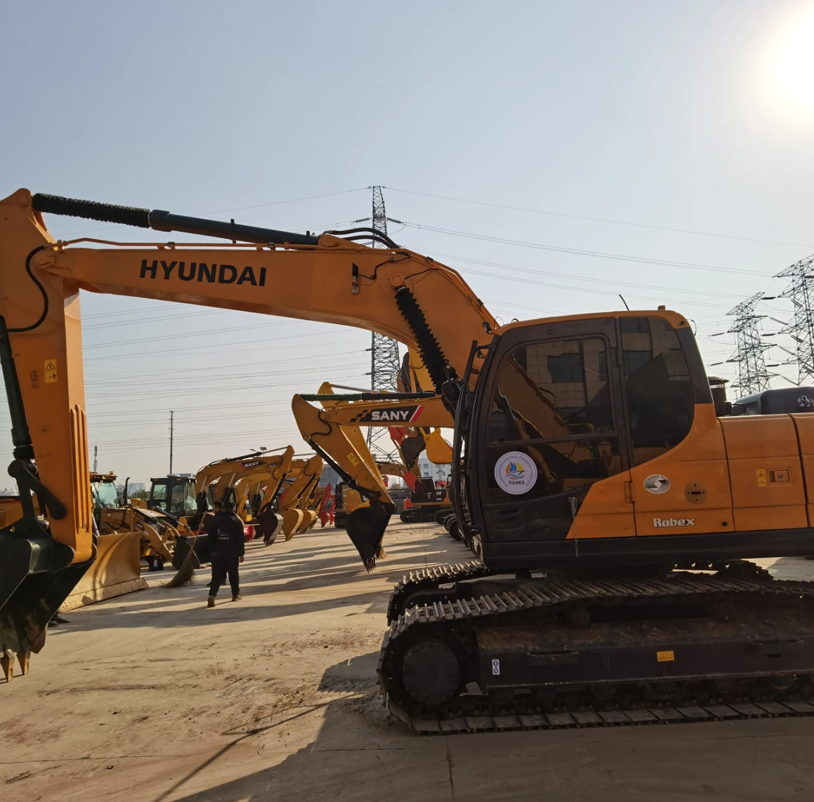 220LC Used Hyundai Excavator Middle Size Digger 22 Tons In Stock