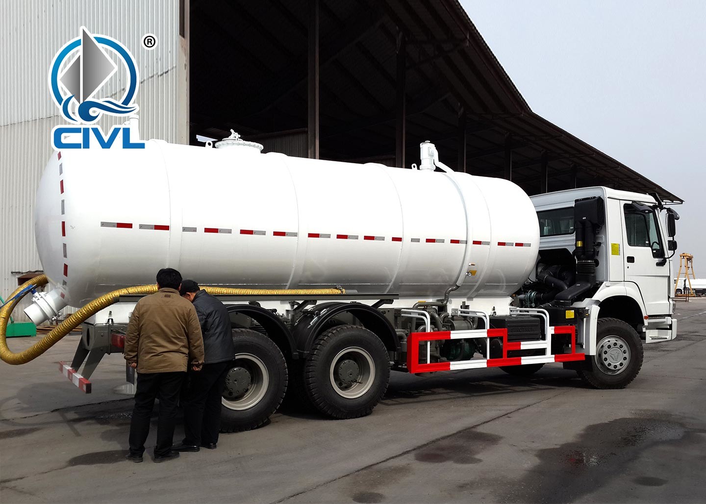Sinotruk Howo7 Transporting Sewage Tank Cleaning Truck / Septic Pumping Truck 17CBM LHD 336HP
