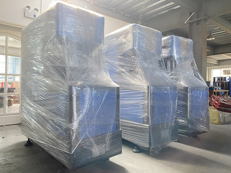 Semi Automatic Pet Bottle Blow Molding Machine 5000 ml Bottle Volume with Design