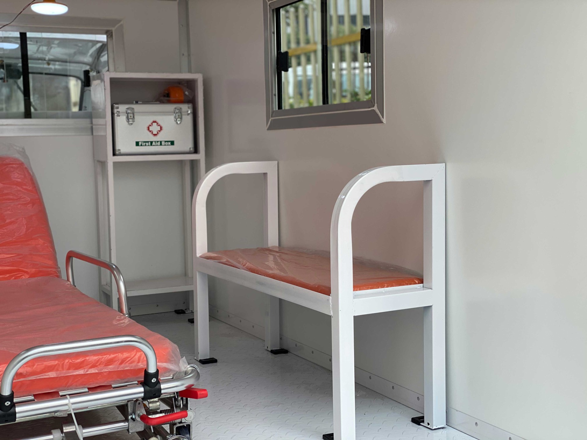 Electric Tricycle Ambulance with Closed Body Type and 800W Motor DY200ZK-A