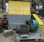 Mobile wood pallet crusher wood chip crusher wood crushing machine with shaft