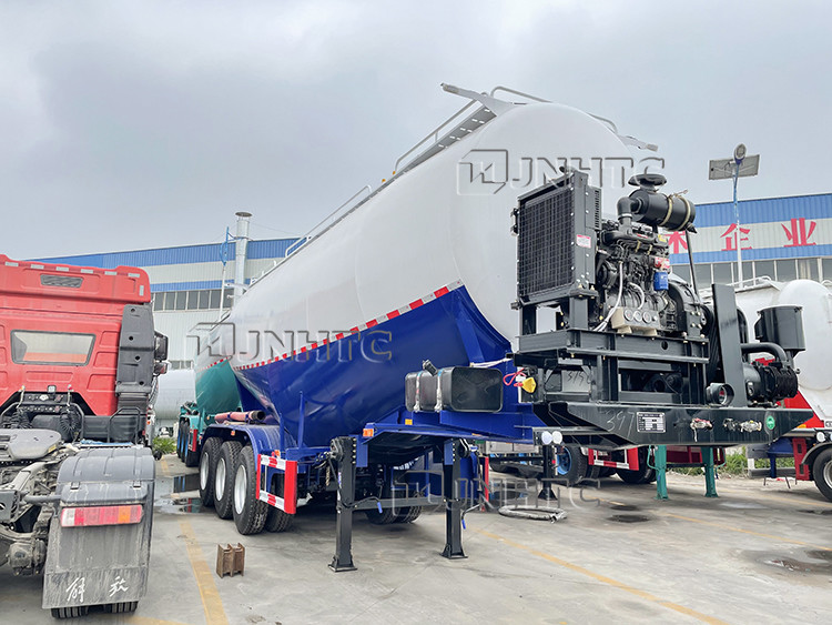 3 Axle Heavy Duty Semi Trailers Cement Bulk Carrier 50 CBM