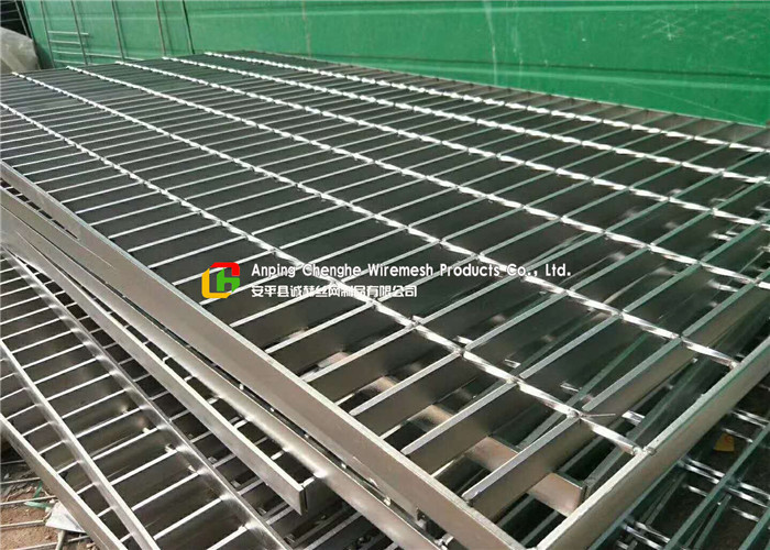 High Strength Steel Bar Grating Treads Fine Appearance For Chemical Factory
