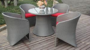 Quality (5pcs dining sets)=4pcs chair+1pcs table wholesale