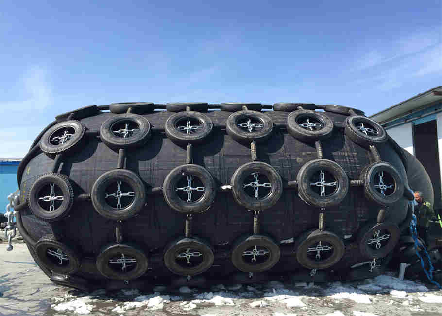 Yokohama Type STS STD Pneumatic Rubber Fender Marine Fender With Tires Net