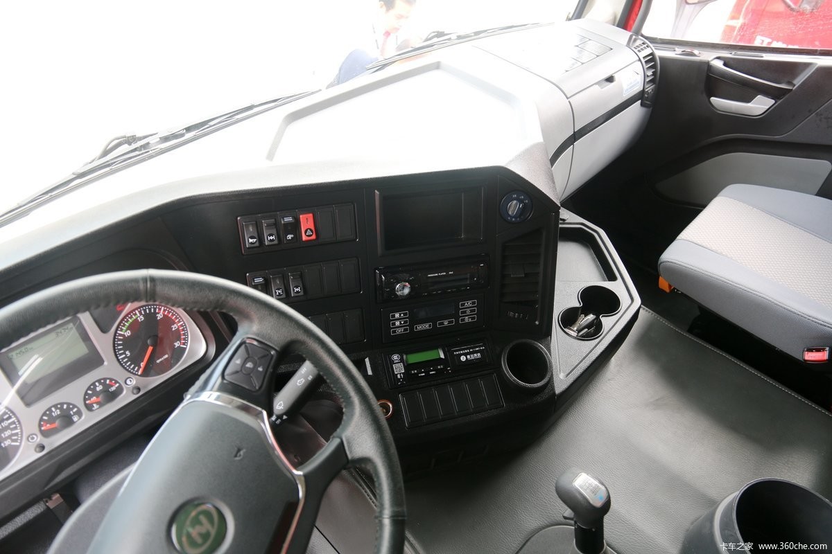 Chinese Port Transportation Tractor Truck SAIC Hongyan Jieka C500