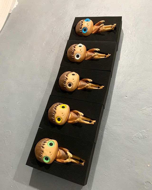 Handpainted Wooden Art Sculpture Gallery With Wall Hanging Type