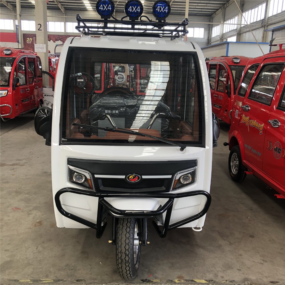 Closed Electric Tekerlekli 2.45m 0.38t Cabin Tricycle