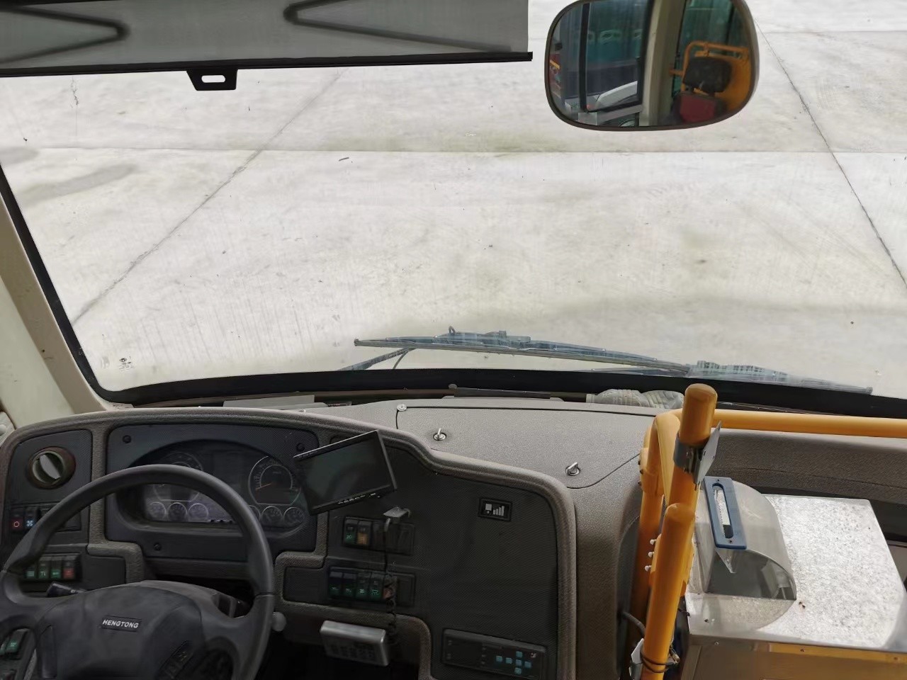 12m 30 Seats Hengtong Used Buses Rear Engine Luxury Diesel City School Bus