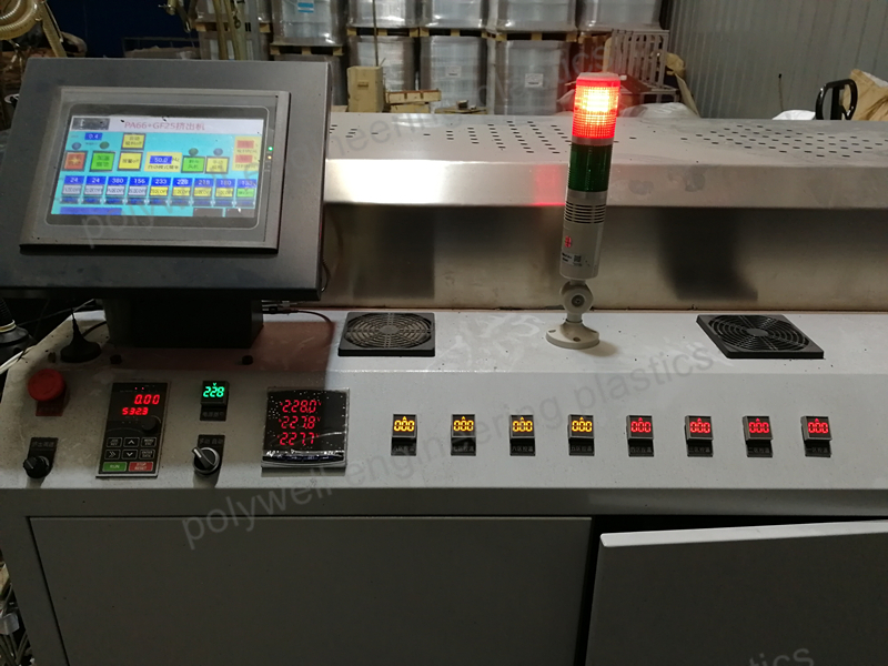 Nylon66 GF25 Strip Extruding Machine 750kg per Day Capicity With Single Screw