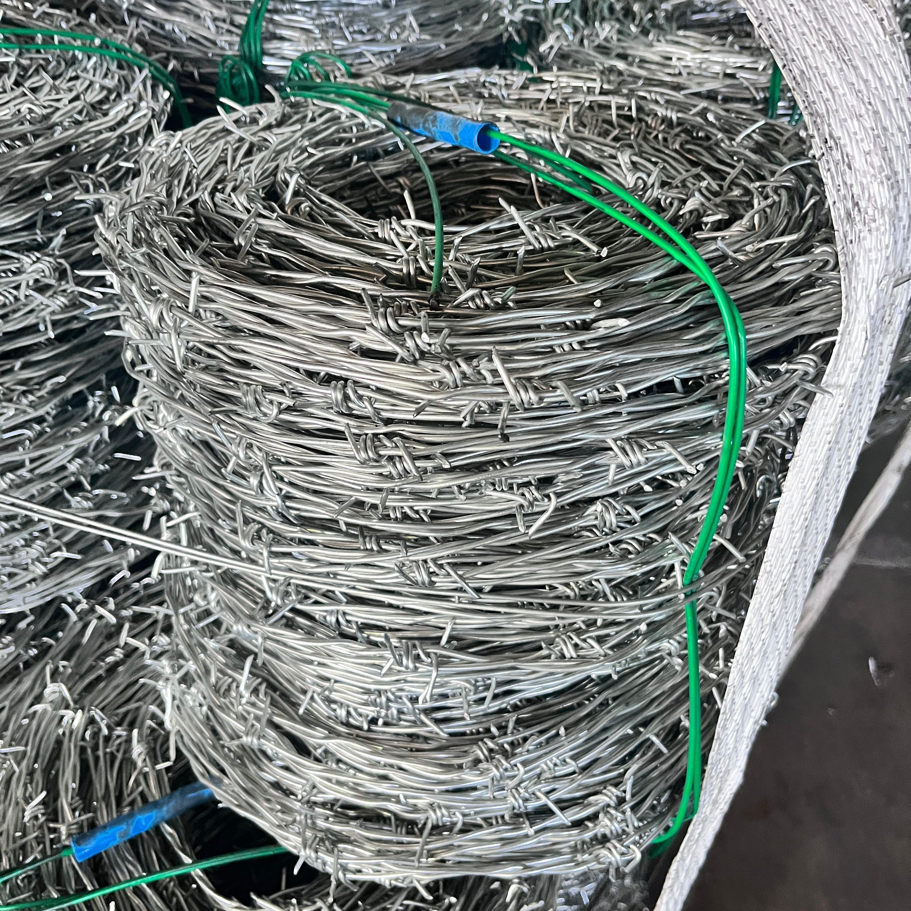 Hot Dipped Galvanized Fencing High Tensile Barbed Wire 1.6Mm 300M