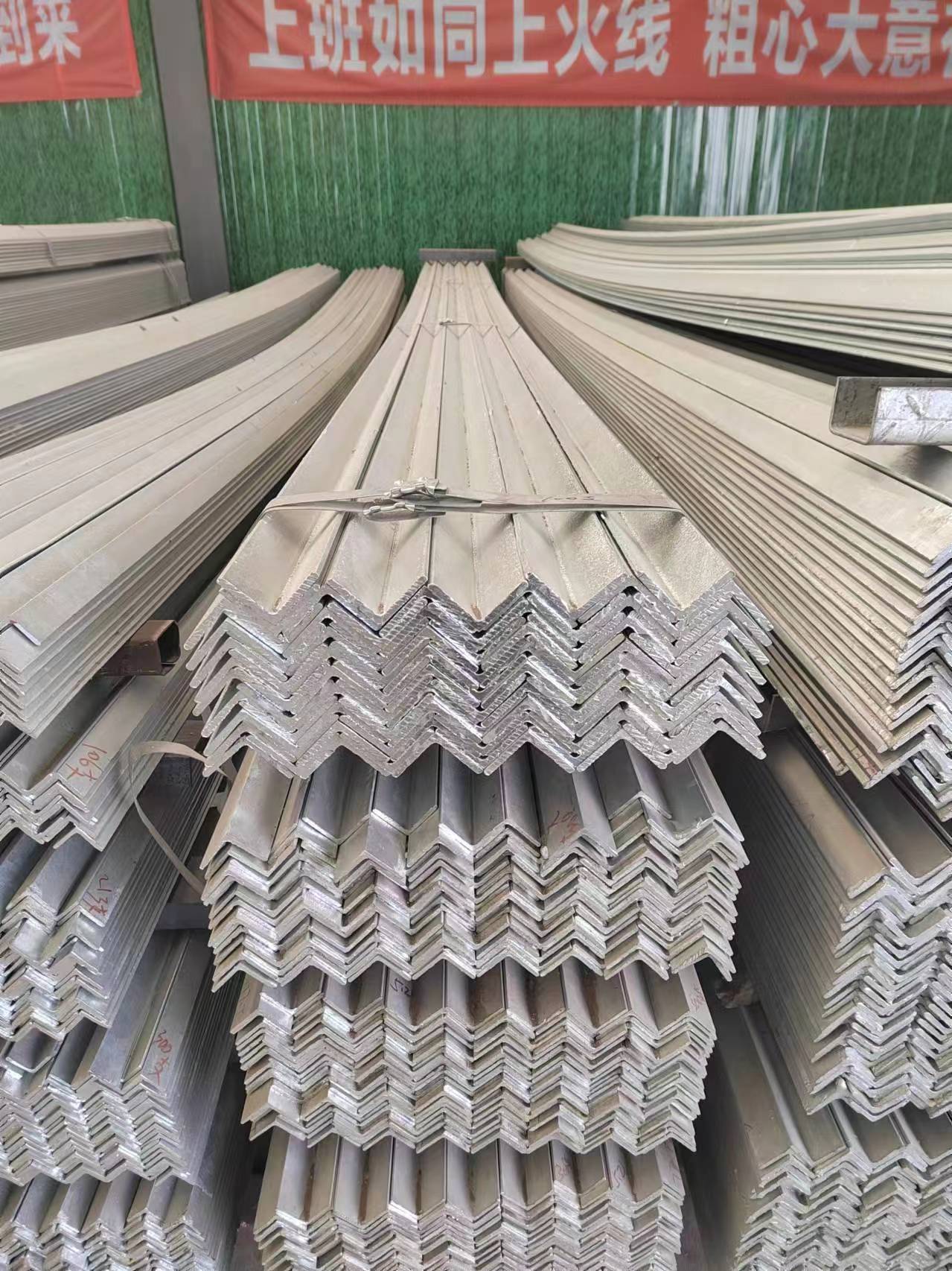 Equal Low Carbon Steel Angle Steel for Building Structures Grade Q195-Q420 Series 56*6mm