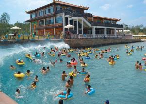 Quality Family Water Park Wave Pool , Safety Air Powered Artificial Wave Pool wholesale