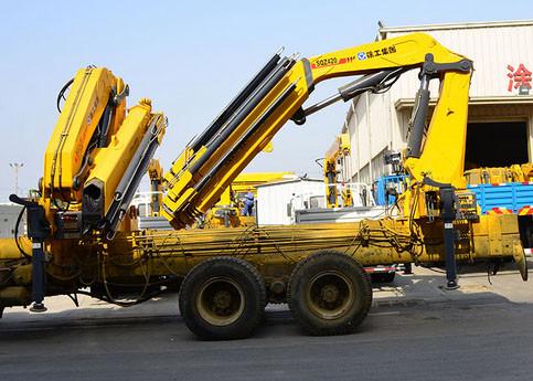 14T Mobile cargo crane truck knuckle boom Safety Transportation