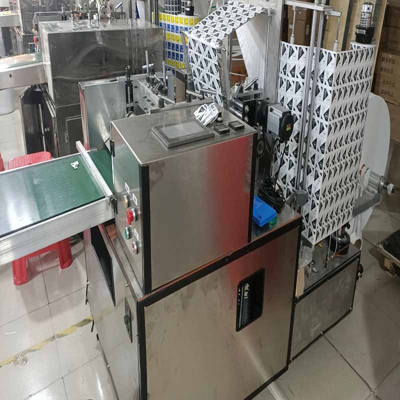 Mechanical Driven Four Side Sealing Packaging Machine 220V 5KW 6 Lanes Alcohol Swab Production