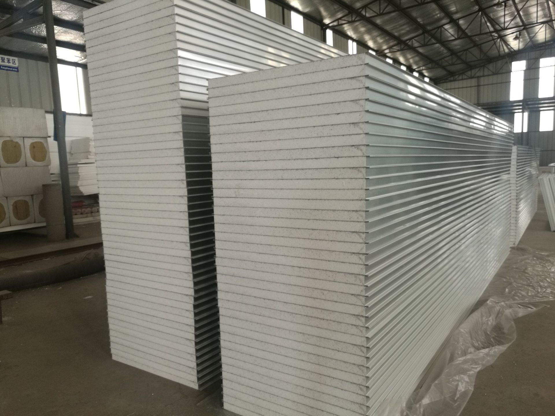Color Steel EPS Sandwich Panel Insulated Metal Roof Panels OEM
