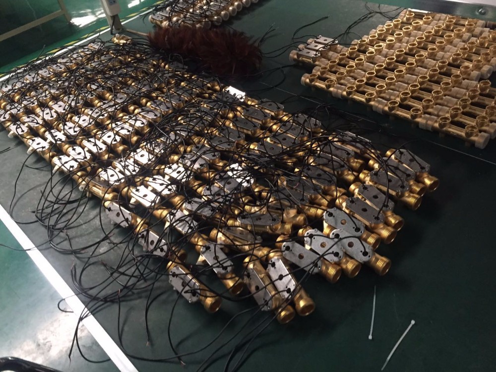 Dn15 Dn20 Dn25 Motorized Brass Water Valve , Two Way Electric Water Flow Control Valve