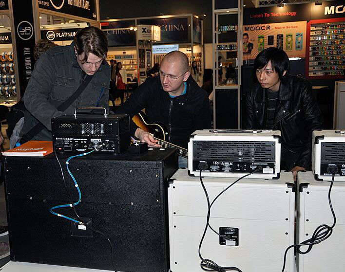 Tube Guitar Amplifier / Fender Vintage Reissue ′63 Reverb Unit Tank with Ruby Tubes Imported Components in Black (GR-63)