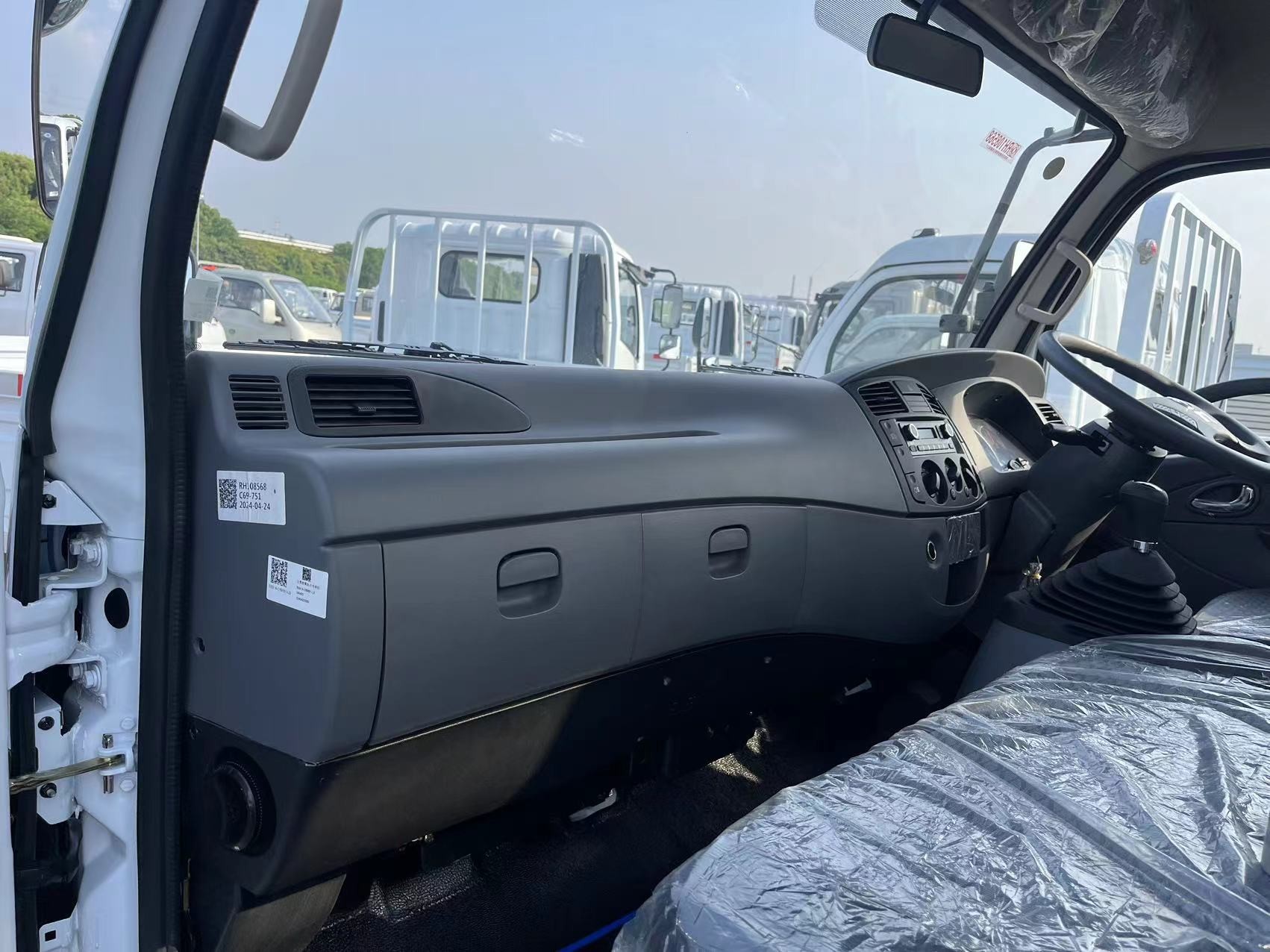 5ton Cargo Truck Dongfeng Captain Small Truck Flatbed Right Hand Drive Yuchai Engine 3308 Wheelbase