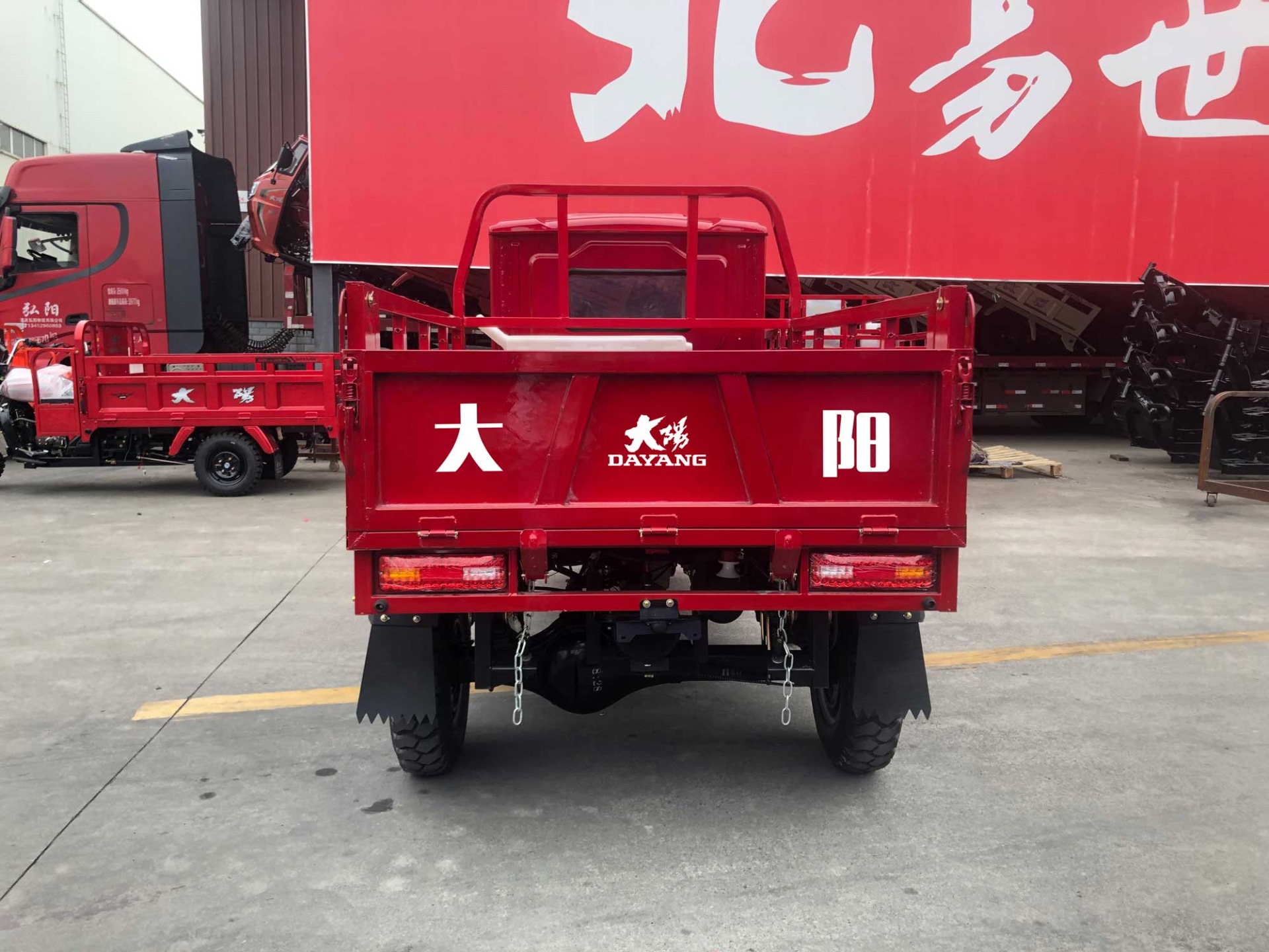 65 km/h Top Speed Diesel Semi Cab Cargo Tricycle Three Wheels Motorcycle 2021 Design