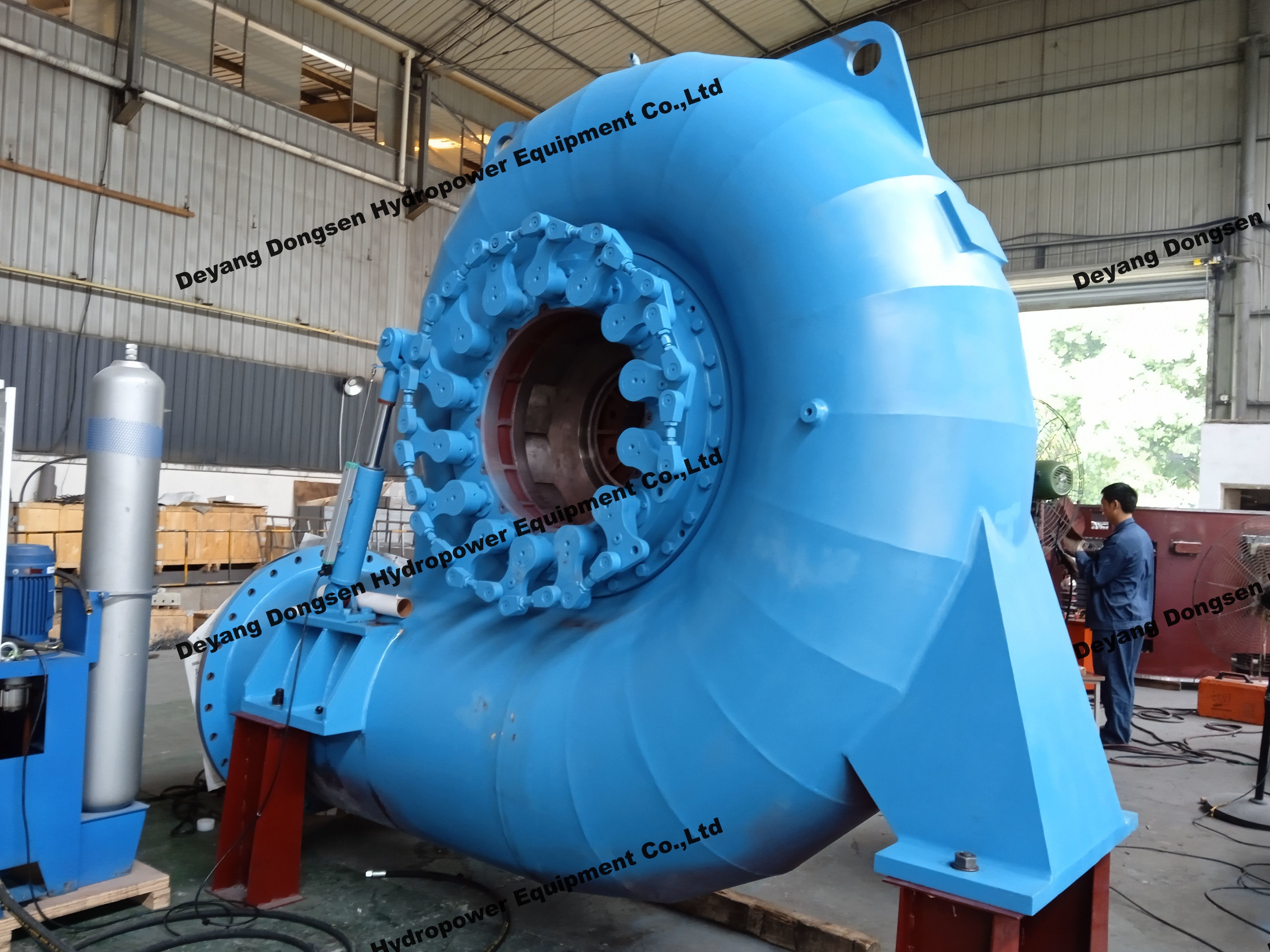Automatic Brushless Water Turbine Generator 220V-690V Rated Voltage Indoor/Outdoor Control