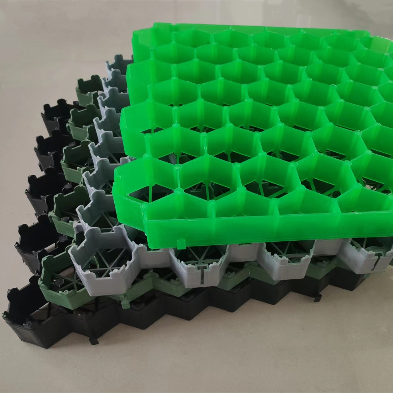 500*500*70MM High Compressive Strength HDPE Interlocking Gravel Grass Paving Grid