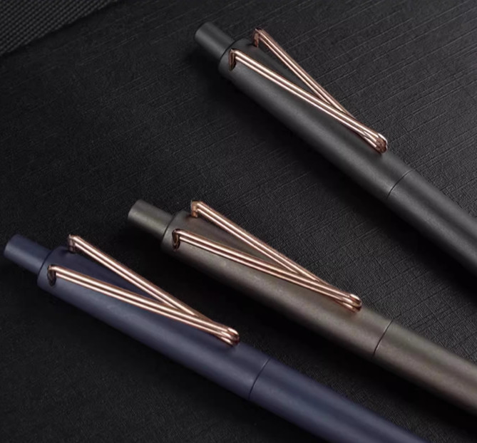 Signature Pen Business Professional Pen High end Metal Pen with Clip Press type Advertising Pen V-shaped Ball Pen