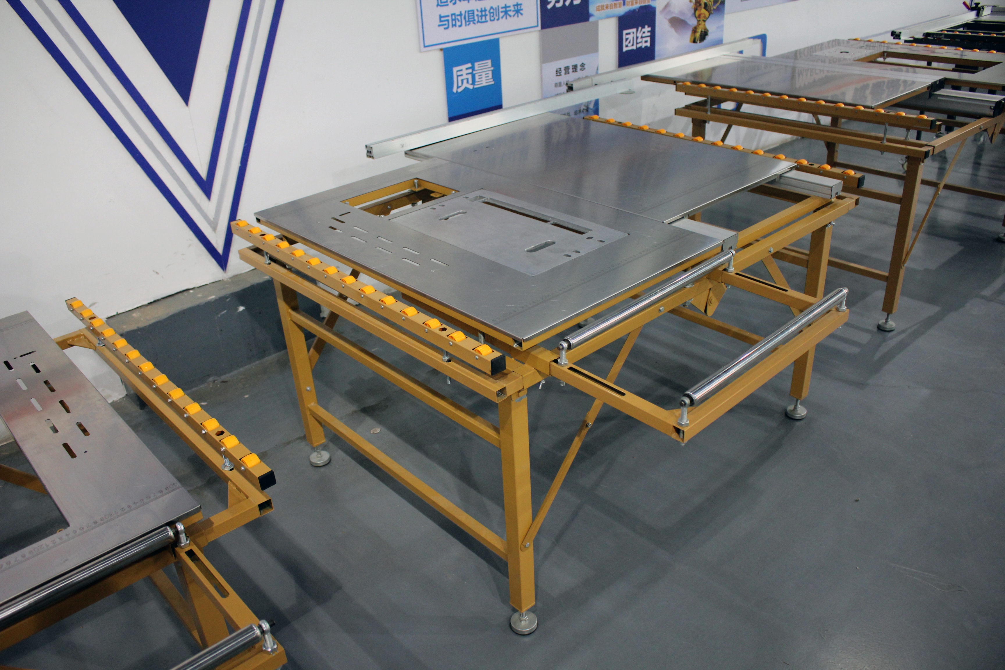 220V Voltage Sliding Table Panel Saw For Easy Woodworking Operation Efficiency