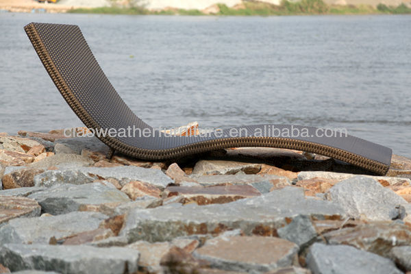 Villa Aluminum and Pe Rattan Lightweight Folding Relax Stackable Pool Sun Lounger with Craftsmanship