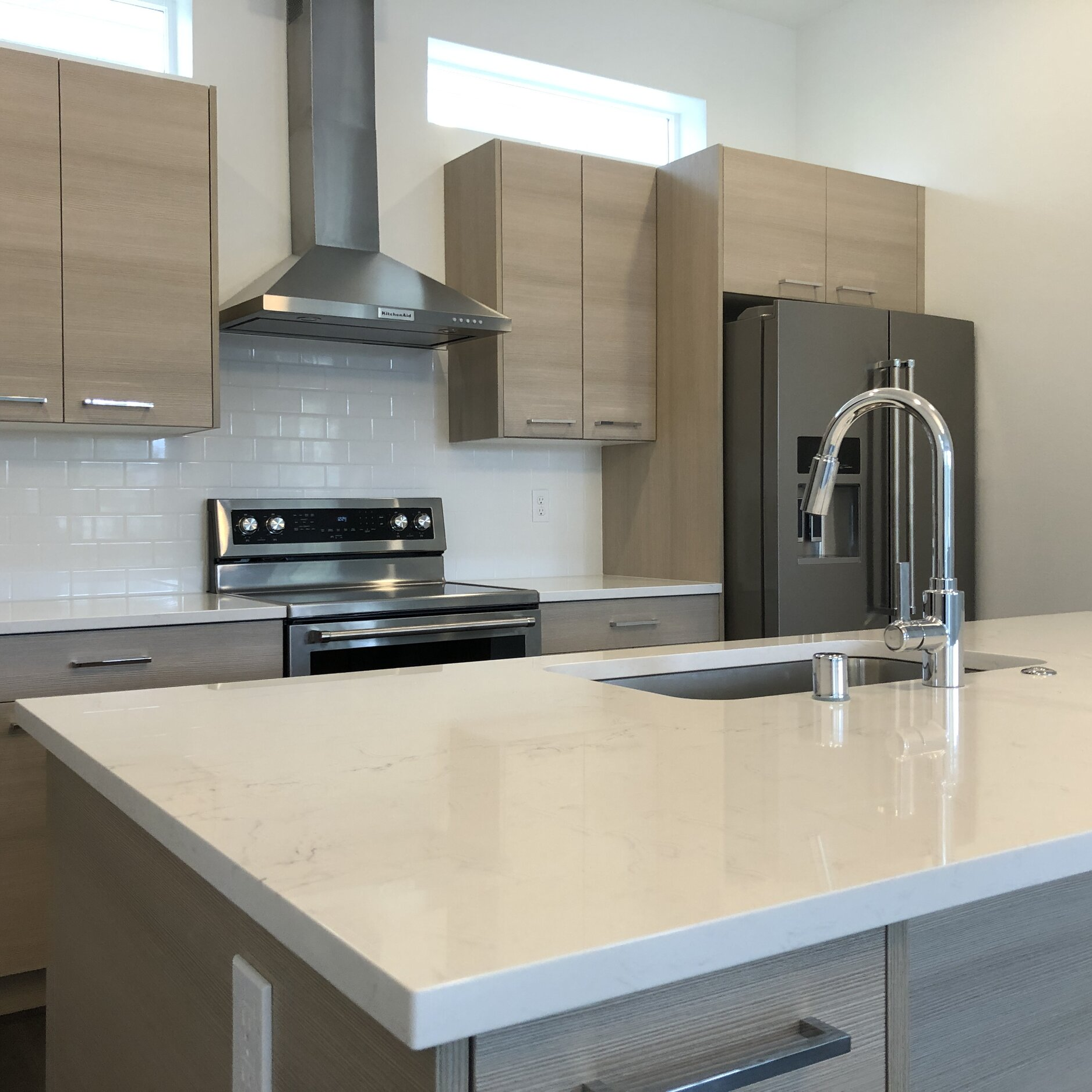 End Villa Apartment Wooden Kitchen Furniture Cabinets Set with Waterproof Advantage
