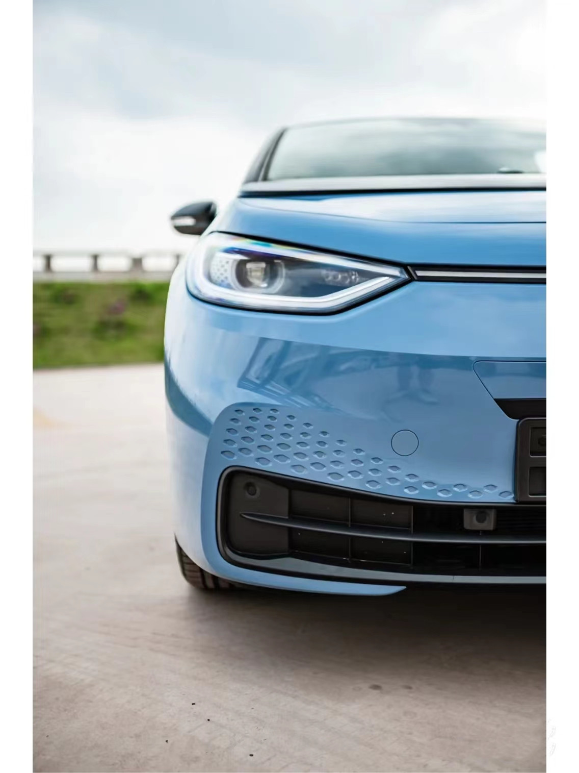 Electric Motor 2024 VW ID3 Pure Electric Car with 170 Horsepower and 5-Door 5-Seat Hatchback Body Structure Direct