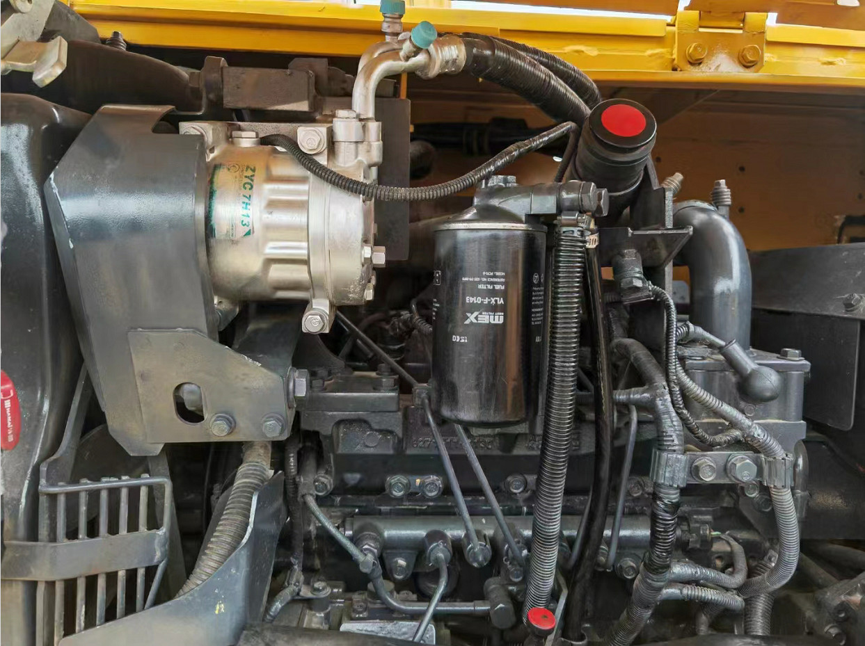 7ton Small Excavator Komatsu PC70 Used Crawler Excavator 0.37m3 Bucket Capacity