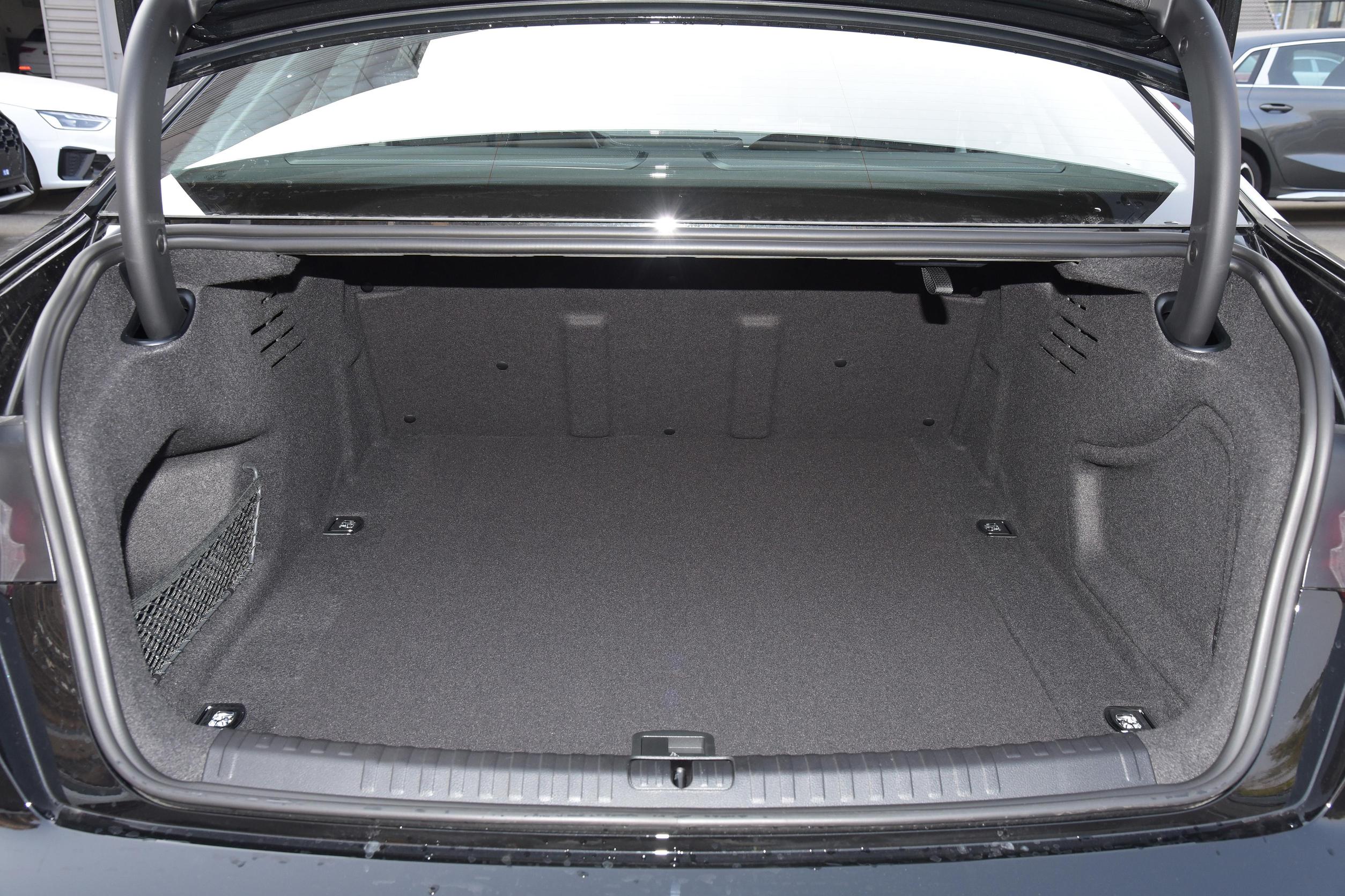 Audi A6L A7L Petrol Vehicle with Automatic Gear Box and Euro VI Emission Standard in 2024