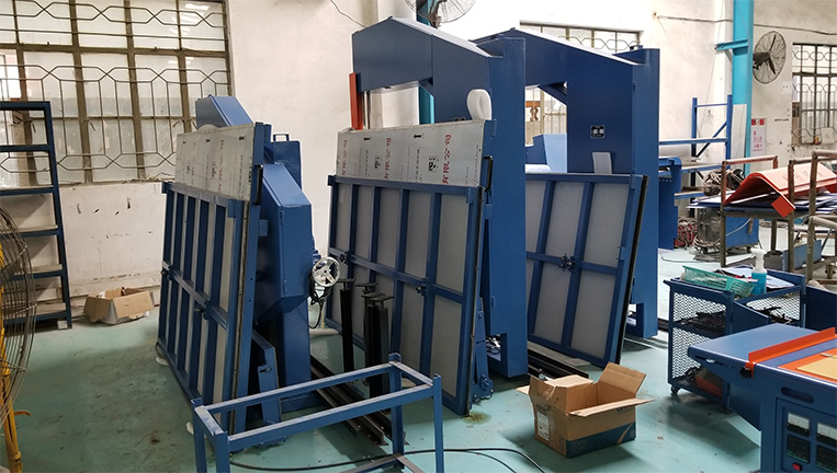 Automatic Green Scouring Pad Sponge Vertical Blade Saw Machine for Volume Production
