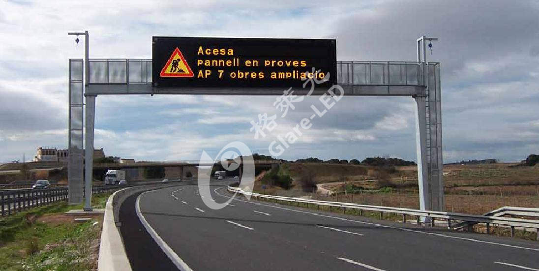 Outdoor LED Traffic Display Board with High Pixel Density 3906 dot / m2 Media datasheet
