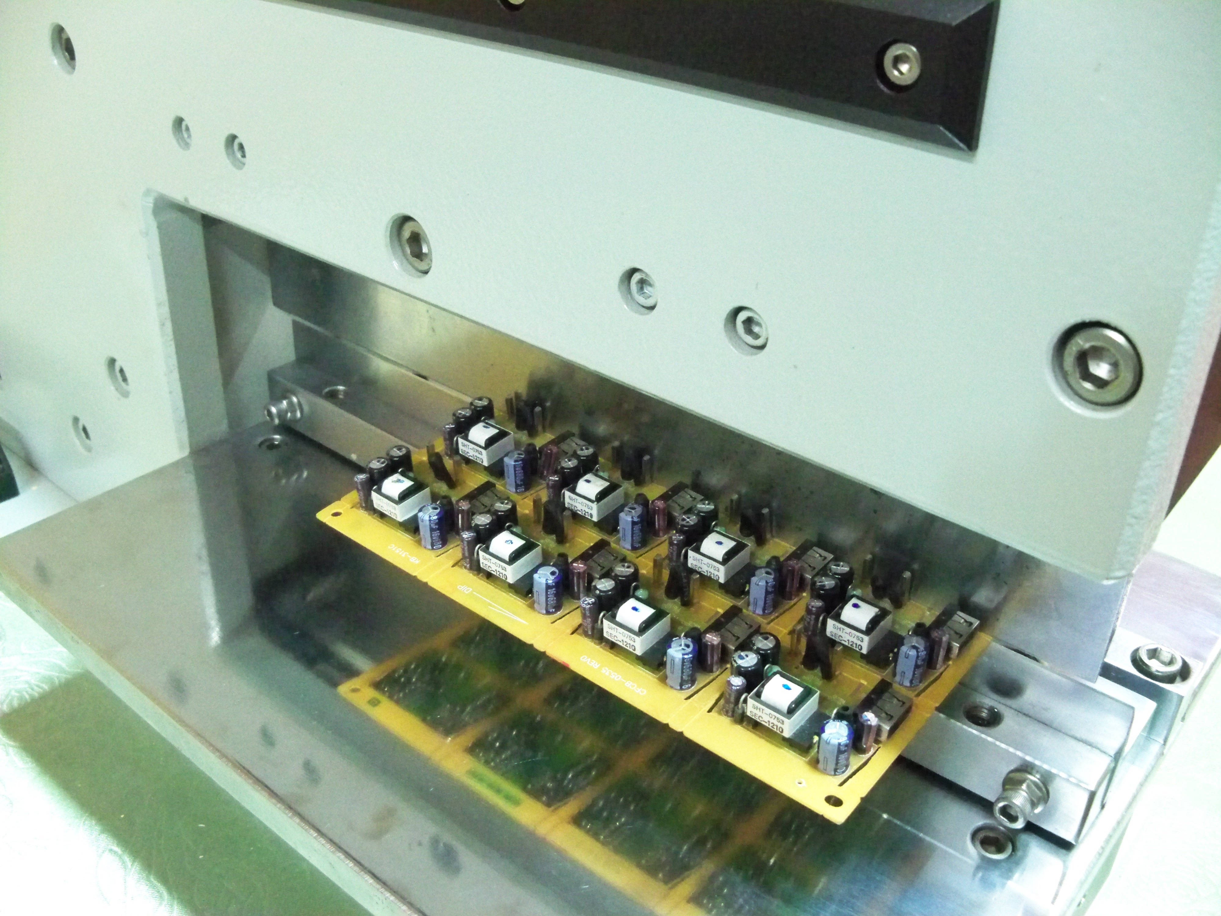 PCB Depanelizer PCB Separator Pre-Scoring PCB Depaneling Machine