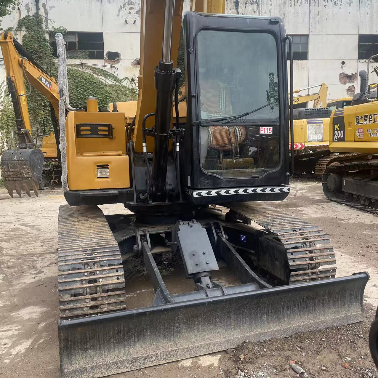 Used SANY 75 excavator price is low used excavator SANY SY75C SANY55 SANY60 SANY75 for sale crusher EPA