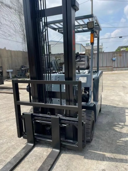 TCM Diesel Forklift 2.5 Tons with 3m Lift Height and 400L Fuel Capacity for Material Handling Solutions