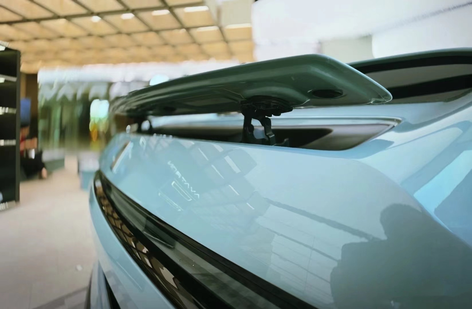 2024 Changan Avatr 11 Upgraded Hongmeng System 4WD Tram with 555km Pure Electric Range and 1678mm Front Track