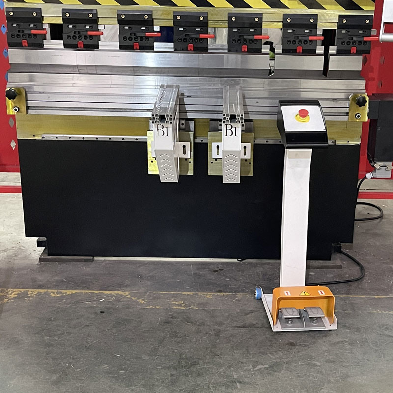 DA53T CNC Press Brakes Hydraulic Folding Y1 , Y2 ,X, R , With Servo Main Motor