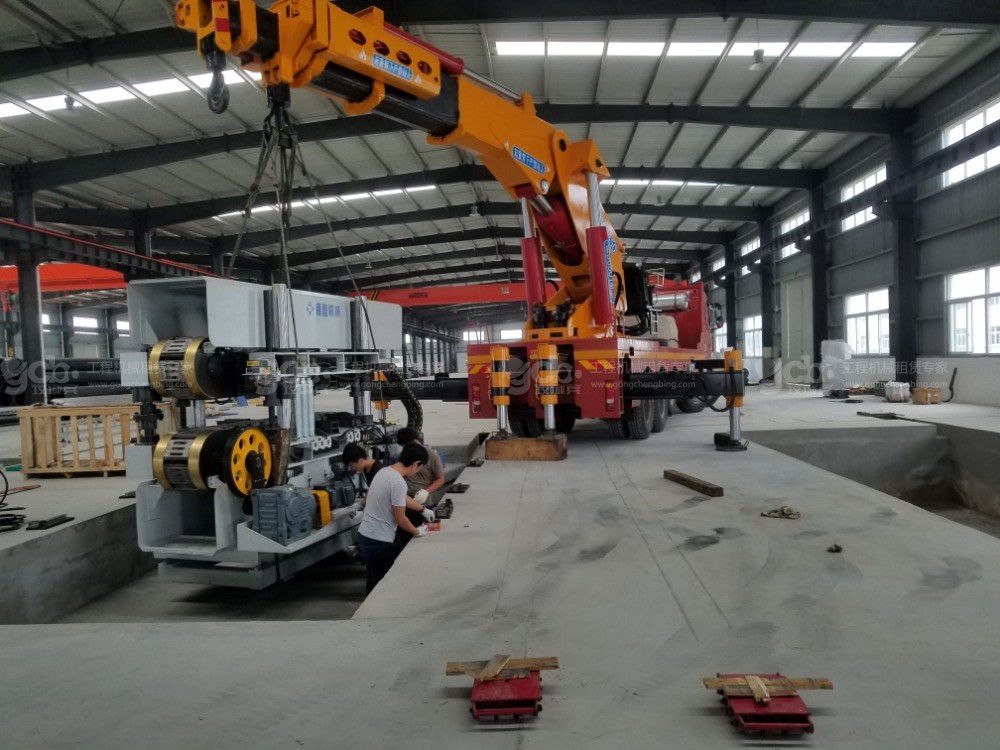 Durable Knuckle Boom Crane 38T/80T Truck Mounted Crane