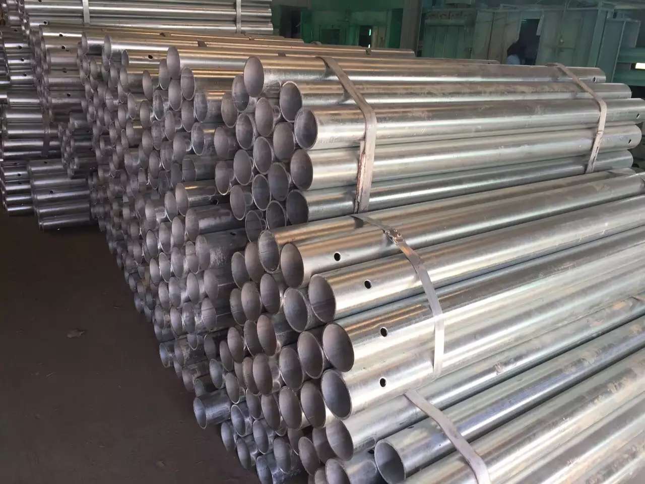Road Traffic Safety Galvanized Metal Round Newel Post for Highway Guardrail Post