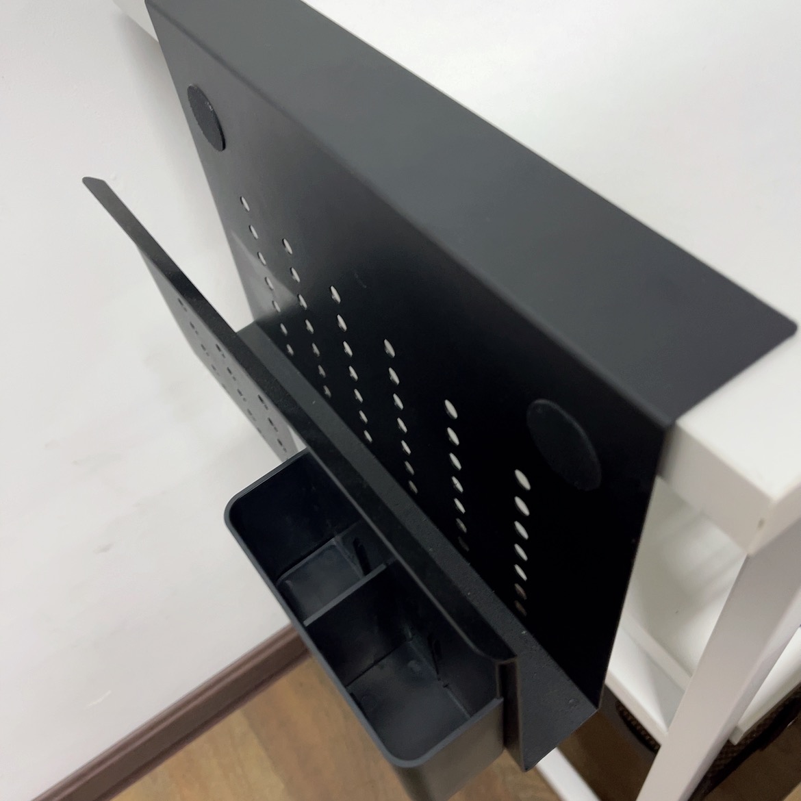 ISO9001 Rohs CE Under Desk Storage Clamp On Side Desk Organizer with Anti-Scratch Pad Magnetic Pen Holder